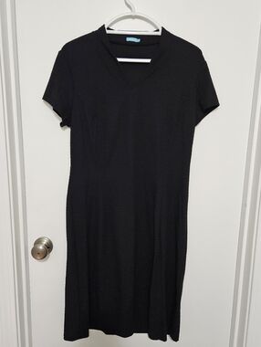 J. McLaughlin Black Textured V-Neck Midi Dress